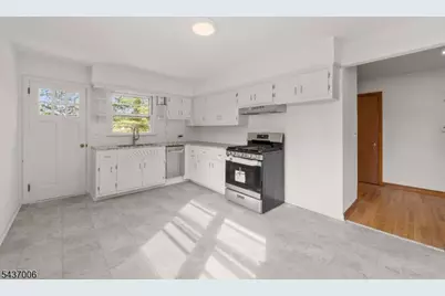 384 Delawanna Ave, Clifton, NJ 07014 - Photo 16