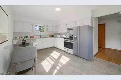 384 Delawanna Ave, Clifton, NJ 07014 - Photo 4
