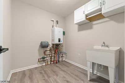 128 Big Piece Rd, Fairfield, NJ 07004 - Photo 16