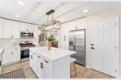 128 Big Piece Rd, Fairfield, NJ 07004 - Photo 4