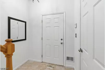 131 Brittany Ct, Clifton, NJ 07013 - Photo 4
