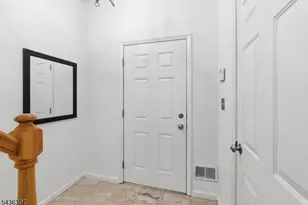 131 Brittany Ct, Clifton, NJ 07013 - Photo 4