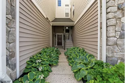 131 Brittany Ct, Clifton, NJ 07013 - Photo 2