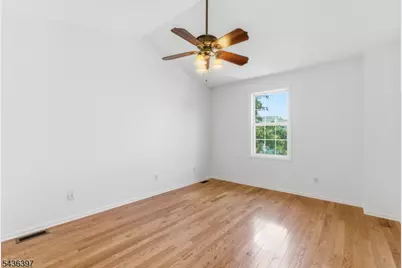 131 Brittany Ct, Clifton, NJ 07013 - Photo 24