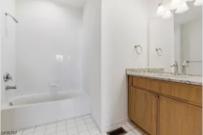 131 Brittany Ct, Clifton, NJ 07013 - Photo 32