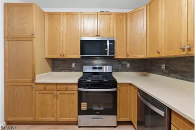 131 Brittany Ct, Clifton, NJ 07013 - Photo 10