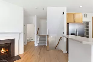 131 Brittany Ct, Clifton, NJ 07013 - Photo 6