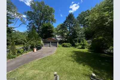 325 Bogert Ave, Ridgewood, NJ 07450 - Photo 22