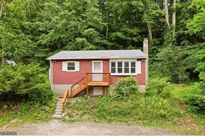 48 E Shore Dr, Vernon, NJ 07462 - Photo 2