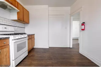 410 Chadwick Ave, Newark, NJ 07112 - Photo 4
