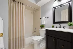 130 Smithfield Ct, Bernards Township, NJ 07920 - Photo 16