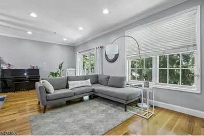 118 Donato Cir, Scotch Plains Township, NJ 07076 - Photo 2