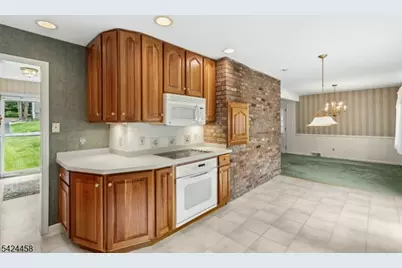 28 Evergreen Dr, Berkeley Heights Township, NJ 07922 - Photo 16