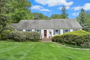 28 Evergreen Dr, Berkeley Heights Township, NJ 07922 - Photo 1