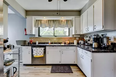 21 Ivanhoe Ave, Somerville, NJ 08876 - Photo 22