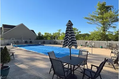 135 Falcon Ridge Way, Hamburg, NJ 07419 - Photo 10
