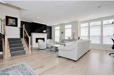 32 Melody Ln, Upper Saddle River, NJ 07458 - Photo 10