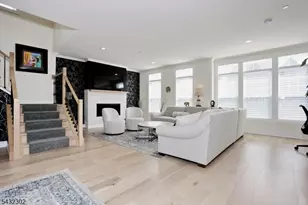 32 Melody Ln, Upper Saddle River, NJ 07458 - Photo 10