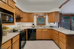 3 S Hillside Dr, Mount Olive, NJ 07828 - Photo 10
