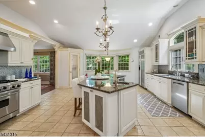 2 Briarwood Dr, Millburn Twp., NJ 07078 - Photo 16