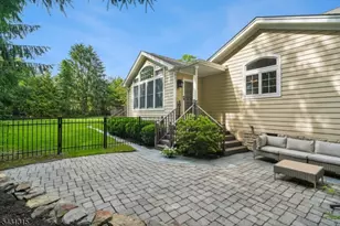 2 Briarwood Dr, Millburn Twp., NJ 07078 - Photo 44