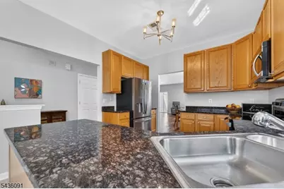 32 Benjamin St, Franklin Township, NJ 08873 - Photo 6