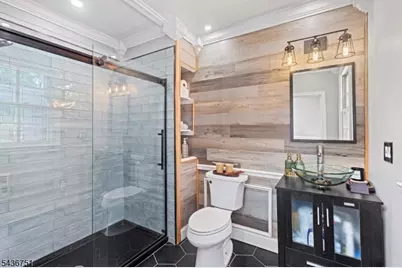 126 E Union St, Burlington City, NJ 08016 - Photo 2