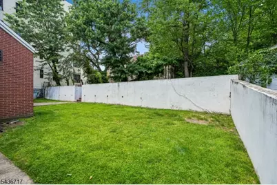 13-17 Van Velsor Pl, Newark, NJ 07112 - Photo 22