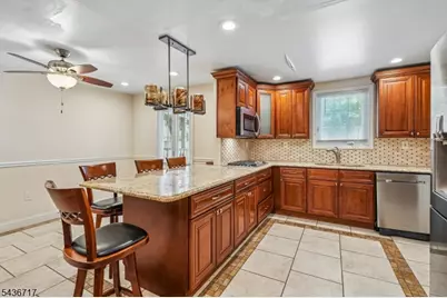 13-17 Van Velsor Pl, Newark, NJ 07112 - Photo 8