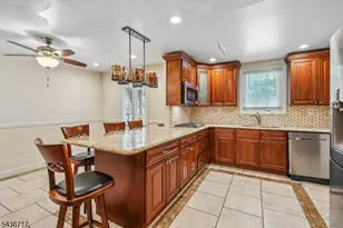 13-17 Van Velsor Pl, Newark, NJ 07112 - Photo 8