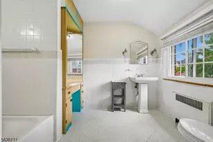 13-17 Van Velsor Pl, Newark, NJ 07112 - Photo 10