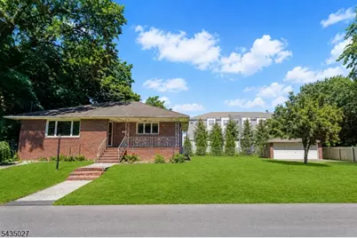 27 Phoenix Ave, Edison, NJ 08837 - Photo 2
