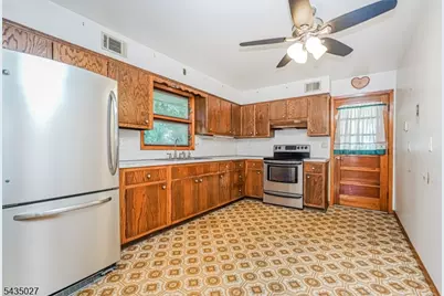 27 Phoenix Ave, Edison, NJ 08837 - Photo 4