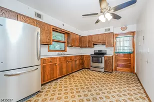 27 Phoenix Ave, Edison, NJ 08837 - Photo 4