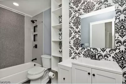 64 James St, Newark, NJ 07102 - Photo 8