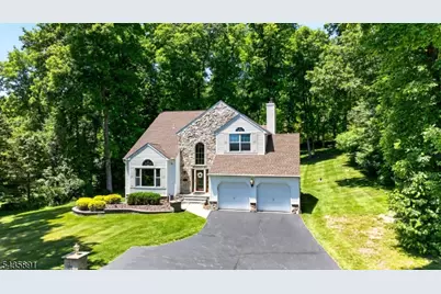 19 Colonial Cir, Vernon, NJ 07418 - Photo 1