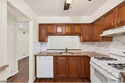 502 Woodbridge Commons Way, Woodbridge Township, NJ 08830 - Photo 8