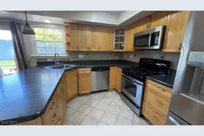 371 Hawkshead Way, Franklin Township, NJ 08873 - Photo 10