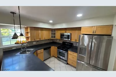 371 Hawkshead Way, Franklin Township, NJ 08873 - Photo 4