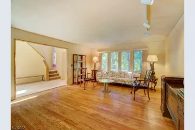 943 Sunset Rdg, Bridgewater, NJ 08807 - Photo 2