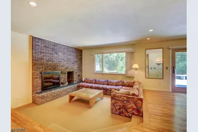 943 Sunset Rdg, Bridgewater, NJ 08807 - Photo 4