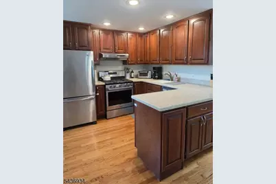 29 Chestnut Dr, Wayne, NJ 07470 - Photo 4