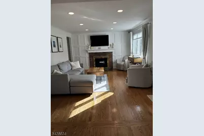 29 Chestnut Dr, Wayne, NJ 07470 - Photo 2