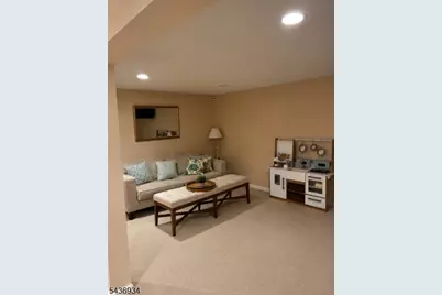 29 Chestnut Dr, Wayne, NJ 07470 - Photo 14