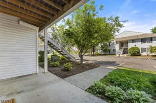 39 Larkspur Ct, Bedminster Township, NJ 07921 - Photo 14