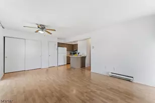 39 Larkspur Ct, Bedminster Township, NJ 07921 - Photo 4