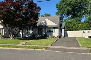 11 Chadwick Dr, Bloomfield, NJ 07003 - Photo 2