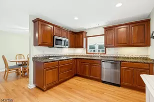 12 Evelyn Pl, East Hanover Township, NJ 07936 - Photo 6