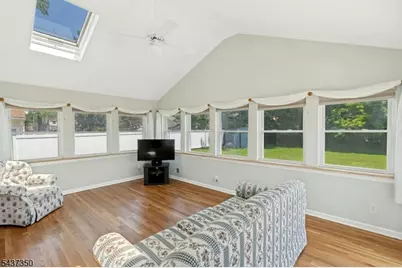 12 Evelyn Pl, East Hanover Township, NJ 07936 - Photo 8