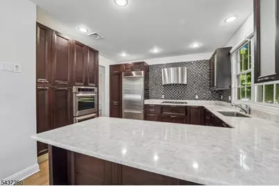76 Schindler Way, Fairfield Twp., NJ 07004 - Photo 14
